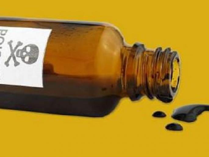 a couple commits suicide by consuming poison | विषारी औषध प्राशन करून प्रेमी युगुलाची आत्महत्या a couple commits suicide by consuming poison | विषारी औषध प्राशन करून प्रेमी युगुलाची आत्महत्या