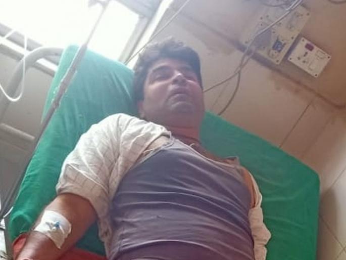 CoronaVirus news Reported against traffic branch; police beat journalist badly hrb | CoronaVirus वाहतूक शाखेविरोधात बातम्या दिल्या; पोलिसांकडून पत्रकारास अमानुष मारहाण CoronaVirus news Reported against traffic branch; police beat journalist badly hrb | CoronaVirus वाहतूक शाखेविरोधात बातम्या दिल्या; पोलिसांकडून पत्रकारास अमानुष मारहाण