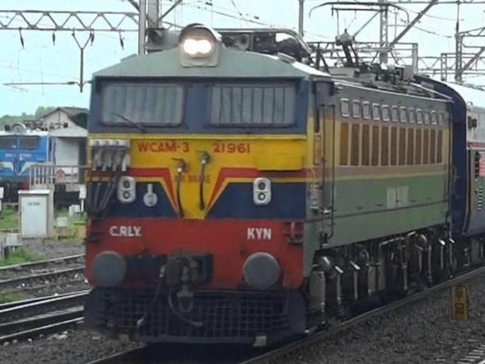 CoronaVirus About 14,000 citizens got food pockets from Central Railway | CoronaVirus मध्य रेल्वेने सुमारे 14 हजार नागरिकांना अन्नाची पाकिटे वाटली CoronaVirus About 14,000 citizens got food pockets from Central Railway | CoronaVirus मध्य रेल्वेने सुमारे 14 हजार नागरिकांना अन्नाची पाकिटे वाटली