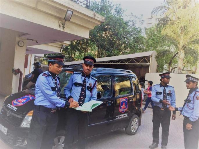 Security guards fast for pending demands | प्रलंबित मागण्यांसाठी सुरक्षारक्षकांचे उपोषण