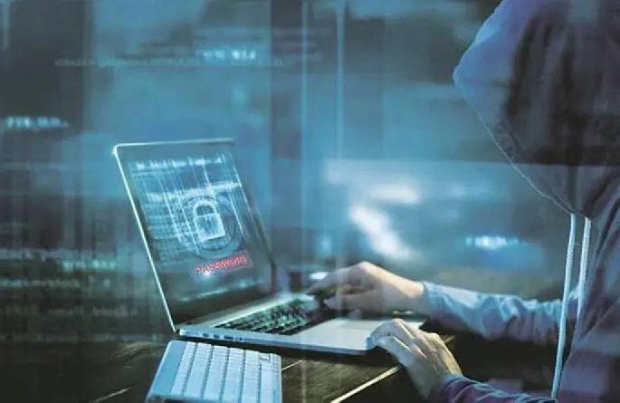 man calls banking customer care and loses 4.5 lakhs | सायबर गुन्हेगाराने कस्टमर केअरच्या नावाखाली बँक खात्यातील साडेचार लाख उडवले man calls banking customer care and loses 4.5 lakhs | सायबर गुन्हेगाराने कस्टमर केअरच्या नावाखाली बँक खात्यातील साडेचार लाख उडवले