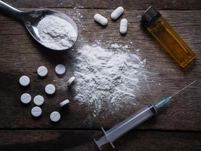 The workers in the isolation cell went to smuggle hashish | अलगीकरण कक्षातील कामगार निघाला चरस तस्कर The workers in the isolation cell went to smuggle hashish | अलगीकरण कक्षातील कामगार निघाला चरस तस्कर