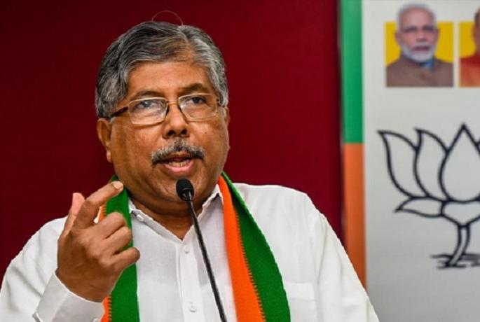 BJP state president MLA Chandrakant Patil criticizes Shiv Sena | मुख्यमंत्रीपदाच्या नादात शिवसेना संपत चालली, चंद्रकांत पाटलांचा शिवसेनेला टोला BJP state president MLA Chandrakant Patil criticizes Shiv Sena | मुख्यमंत्रीपदाच्या नादात शिवसेना संपत चालली, चंद्रकांत पाटलांचा शिवसेनेला टोला
