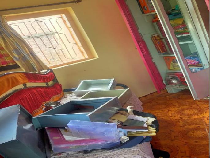 Thieves looted 14.5 tolas of gold after breaking into a total of 15 closed houses in Patan taluka Chaphal division | सातारा: पाटण तालुक्यात चोरट्यांचा धुमाकुळ, बंद घरे फोडून मारला दागिन्यांवर डल्ला Thieves looted 14.5 tolas of gold after breaking into a total of 15 closed houses in Patan taluka Chaphal division | सातारा: पाटण तालुक्यात चोरट्यांचा धुमाकुळ, बंद घरे फोडून मारला दागिन्यांवर डल्ला