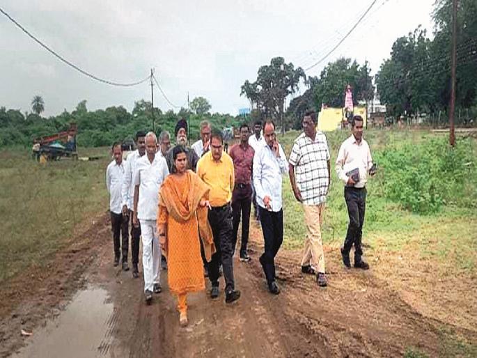 Action taken against those setting up street stalls in Karnpur during Navratri festival; A warning from camp council CEOs | नवरात्रोत्सवात कर्णपुरातील रस्त्यावर स्टॉल लावणाऱ्यावर कारवाई; छावणी परिषद सीईओंचा इशारा Action taken against those setting up street stalls in Karnpur during Navratri festival; A warning from camp council CEOs | नवरात्रोत्सवात कर्णपुरातील रस्त्यावर स्टॉल लावणाऱ्यावर कारवाई; छावणी परिषद सीईओंचा इशारा