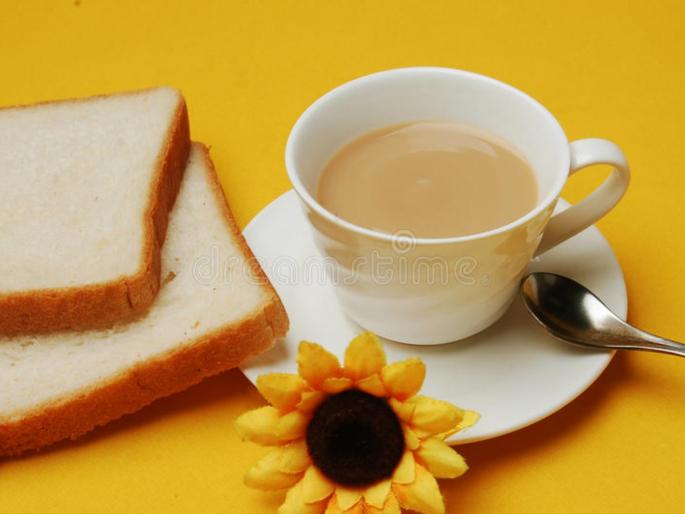disadvantages of eating bread with tea know more | चहासोबत ब्रेड खाण्याचे धोके समजून घ्याच अन्यथा, दुष्परिणामांना आयते आमंत्रण द्याल disadvantages of eating bread with tea know more | चहासोबत ब्रेड खाण्याचे धोके समजून घ्याच अन्यथा, दुष्परिणामांना आयते आमंत्रण द्याल