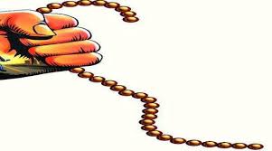 Chain extended by pressing the neck of an old man in the seventies | साताऱ्यात वृद्धाची मान दाबून चेन लांबविली