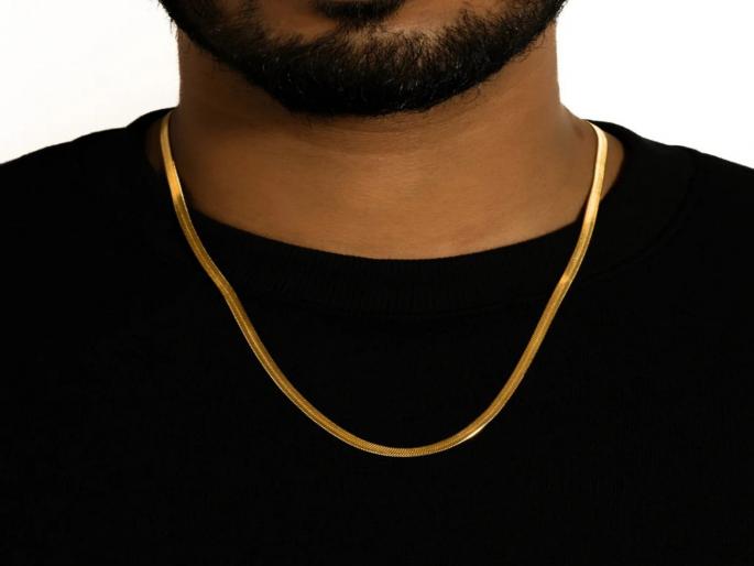 Pune Crime College youth's gold chain stolen from pub premises | Pune Crime : पबच्या आवारातून तरुणाची सोनसाखळी चोरी Pune Crime College youth's gold chain stolen from pub premises | Pune Crime : पबच्या आवारातून तरुणाची सोनसाखळी चोरी