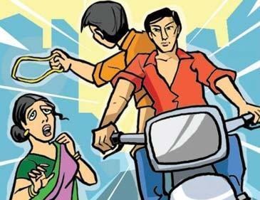 Thieves from Scooty grabbed the gold vessel | स्कूटीवरून आलेल्या चोरट्यांनी सोन्याची पोत खेचली