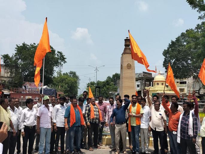 Protest against Lathicharge on Maratha Protesters; Movement of Shiv Sena | मराठा आंदोलकांवर लाठीचार्जचा निषेध; शिवसेनेचे आंदोलन Protest against Lathicharge on Maratha Protesters; Movement of Shiv Sena | मराठा आंदोलकांवर लाठीचार्जचा निषेध; शिवसेनेचे आंदोलन