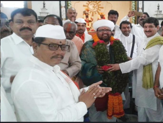 Pandari's Warakari is a service-oriented attitude: Chaitanya Maharaj Deglurkar | पंढरीचा वारकरी सेवा़भावी वृत्तीचा : चैतन्यमहाराज देगलूरकर Pandari's Warakari is a service-oriented attitude: Chaitanya Maharaj Deglurkar | पंढरीचा वारकरी सेवा़भावी वृत्तीचा : चैतन्यमहाराज देगलूरकर