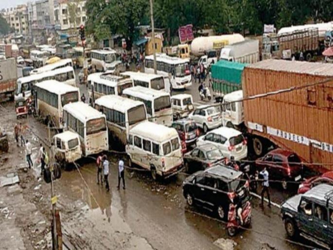 चाकणच्या वाहतूक कोंडीसाठी उच्चस्तरीय समितीची स्थापना; उद्योगांसाठी स्वतंत्र तक्रार निवारण कक्ष सुरु करण्याचा राज्य सरकारचा निर्णय
