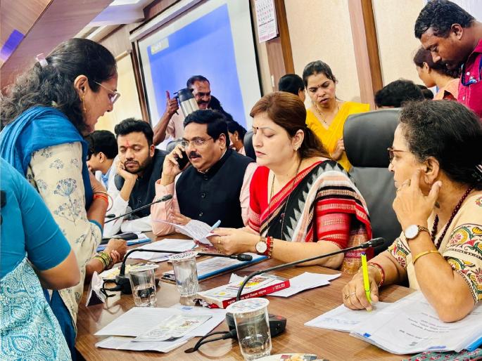 State Women's Commission committed to protecting women says Rupali Chakankar 55 complaints resolved in public hearing in Sangli | महिलांच्या संरक्षणासाठी राज्य महिला आयोग कटिबद्ध - चाकणकर; सांगलीत जनसुनावणीत ५५ तक्रारींचा निपटारा State Women's Commission committed to protecting women says Rupali Chakankar 55 complaints resolved in public hearing in Sangli | महिलांच्या संरक्षणासाठी राज्य महिला आयोग कटिबद्ध - चाकणकर; सांगलीत जनसुनावणीत ५५ तक्रारींचा निपटारा