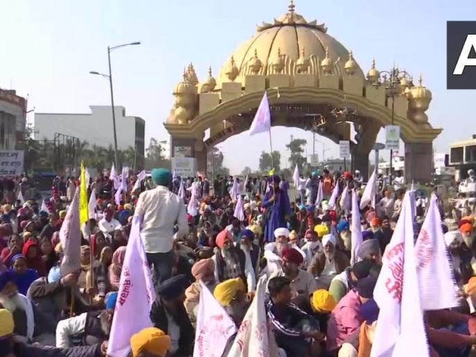bku leader rakesh tikait ghazipur border chakka jam delhi farmers protest | Chakka Jam Updates : चक्का जाम आंदोलन शांततेत, नव्या युगाचा जन्म होईल; राकेश टिकैत यांना विश्वास bku leader rakesh tikait ghazipur border chakka jam delhi farmers protest | Chakka Jam Updates : चक्का जाम आंदोलन शांततेत, नव्या युगाचा जन्म होईल; राकेश टिकैत यांना विश्वास
