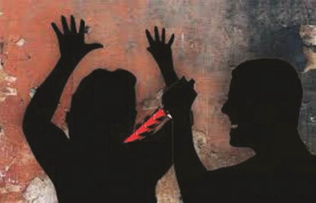 Only the mediator who settles the dispute is stabbed | वाद मिटवणाऱ्या मध्यस्तावरच चाकूहल्ला Only the mediator who settles the dispute is stabbed | वाद मिटवणाऱ्या मध्यस्तावरच चाकूहल्ला