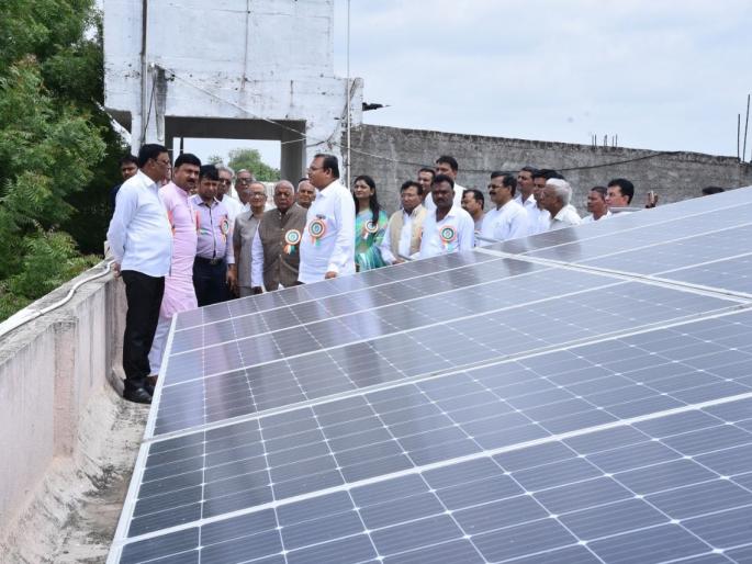 Cholasgaon College has implemented Solar Power Project Model | चाळीसगाव महाविद्यालयाने साकारला सौरऊर्जा प्रकल्प मॉडेल प्रयोग Cholasgaon College has implemented Solar Power Project Model | चाळीसगाव महाविद्यालयाने साकारला सौरऊर्जा प्रकल्प मॉडेल प्रयोग