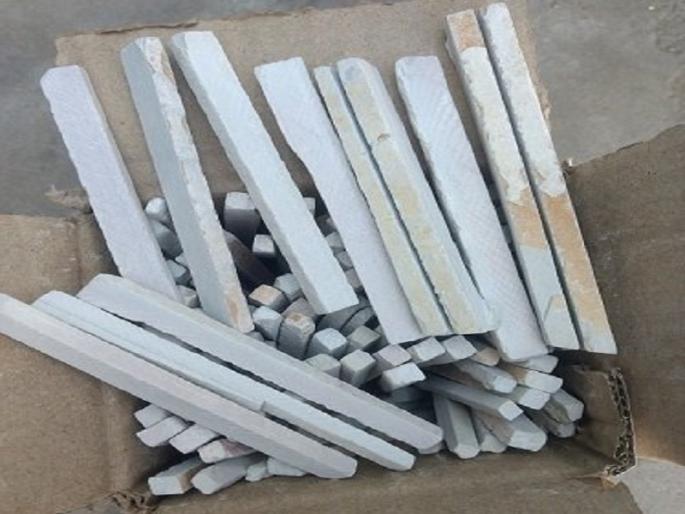 Women's are eating pencils instead of using on Board | पाटीवर चालण्याऐवजी पेन्सिल जातेय महिलांच्या पोटात