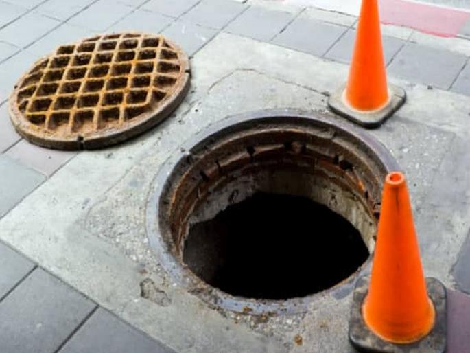 Victim of toxic gas! Two workers suffocate to death in sewage chamber; Incident at Butibori MIDC | विषारी वायूचा बळी! सांडपाणी चेंबरमध्ये दोन कामगारांचा गुदमरून मृत्यू; बुटीबोरी एमआयडीसी येथील घटना Victim of toxic gas! Two workers suffocate to death in sewage chamber; Incident at Butibori MIDC | विषारी वायूचा बळी! सांडपाणी चेंबरमध्ये दोन कामगारांचा गुदमरून मृत्यू; बुटीबोरी एमआयडीसी येथील घटना