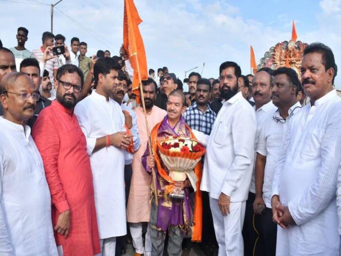 shiv sena chief balasaheb thackerays close Champasing Thapa joins eknath Shinde group old secretary Moreshwar Raje also joins | बाळासाहेबांची ‘सावली’ चम्पासिंग थापा शिंदे गटात, पूर्वाश्रमीचे सचिव मोरेश्वर राजे यांचाही प्रवेश shiv sena chief balasaheb thackerays close Champasing Thapa joins eknath Shinde group old secretary Moreshwar Raje also joins | बाळासाहेबांची ‘सावली’ चम्पासिंग थापा शिंदे गटात, पूर्वाश्रमीचे सचिव मोरेश्वर राजे यांचाही प्रवेश