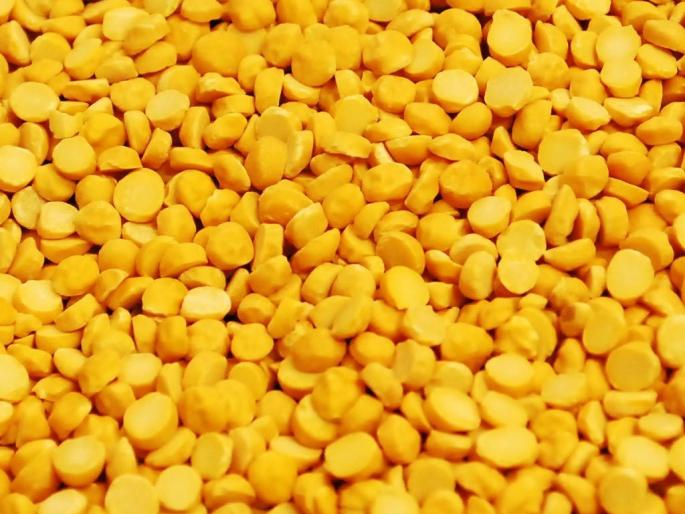 The warehouse for Diwali is still in the warehouse | दिवाळीसाठी आलेली चणाडाळ अजून गोदामात