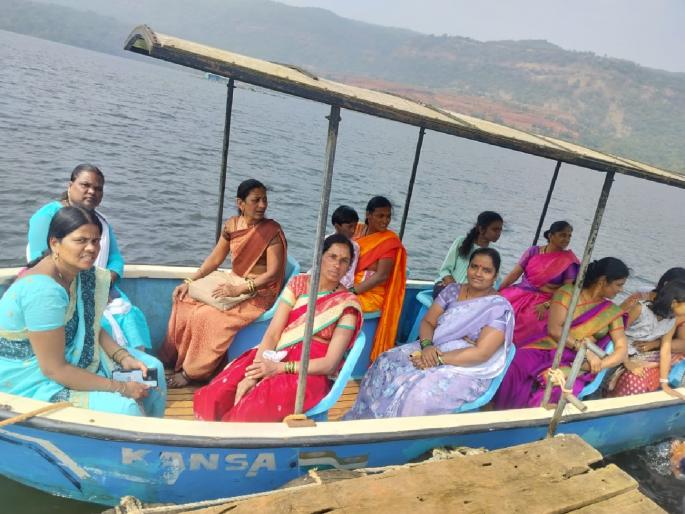 Tourists flock to Chandoli Sanctuary, Kandvan for boating | Sangli: चांदोली अभयारण्य, कांडवनमध्ये पर्यटकांची गर्दी; वनसंपदा, डोंगरदऱ्या पाहण्याबरोबरच बोटिंगचा लुटतायत आनंद Tourists flock to Chandoli Sanctuary, Kandvan for boating | Sangli: चांदोली अभयारण्य, कांडवनमध्ये पर्यटकांची गर्दी; वनसंपदा, डोंगरदऱ्या पाहण्याबरोबरच बोटिंगचा लुटतायत आनंद