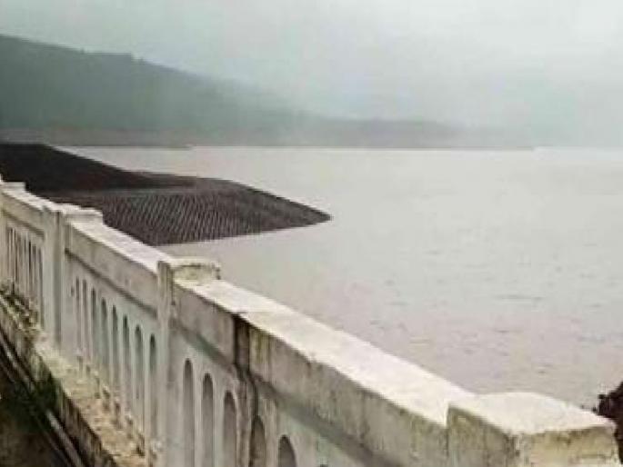 Chandoli dam in Sangli district 58 percent full Kokarud Rethare dam still under water, four villages lost contact | Sangli: चांदोली ५८ टक्के भरले; कोकरूड-रेठरे बंधारा अद्याप पाण्याखाली, चार गावांचा संपर्क तुटला Chandoli dam in Sangli district 58 percent full Kokarud Rethare dam still under water, four villages lost contact | Sangli: चांदोली ५८ टक्के भरले; कोकरूड-रेठरे बंधारा अद्याप पाण्याखाली, चार गावांचा संपर्क तुटला