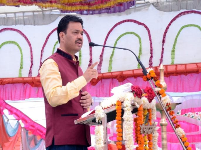 Satsanga of Chandrakandada More in Bhadgaon and Wadgaon | भडगाव व वडगावात चंद्रकातदादा मोरे यांचे सत्संग