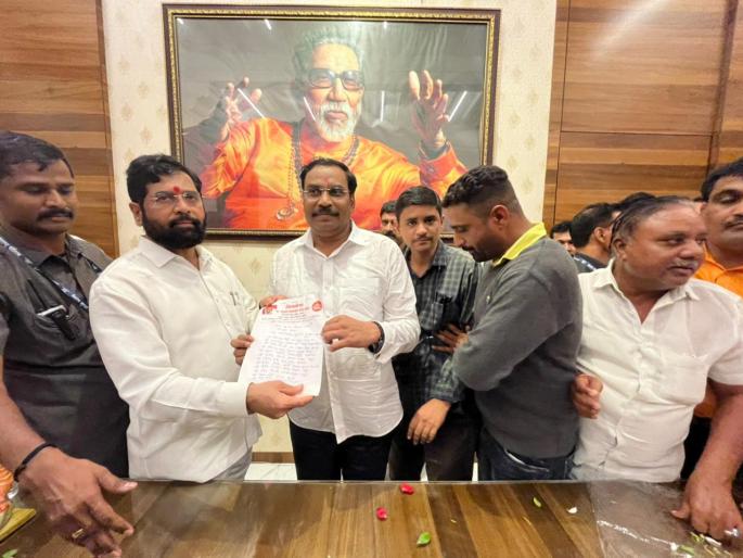 shocked to uddhav thackeray shiv sena district chief chandrakant jadhav join cm eknath shinde group | Maharashtra Political Crisis: वाढदिवसाच्या दिवशीच उद्धव ठाकरेंना धक्का! शिवसेना जिल्हाप्रमुख शिंदे गटात; पक्ष सोडला नाही shocked to uddhav thackeray shiv sena district chief chandrakant jadhav join cm eknath shinde group | Maharashtra Political Crisis: वाढदिवसाच्या दिवशीच उद्धव ठाकरेंना धक्का! शिवसेना जिल्हाप्रमुख शिंदे गटात; पक्ष सोडला नाही