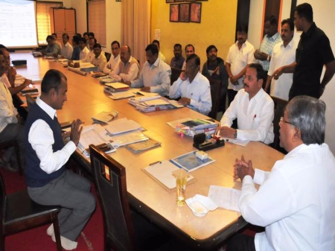 Road campaign at Jalgoan | खड्डेमुक्त रस्ते मोहिमेसाठी गतीने कामे पूर्ण करावीत -  चंद्रकांत पाटील Road campaign at Jalgoan | खड्डेमुक्त रस्ते मोहिमेसाठी गतीने कामे पूर्ण करावीत -  चंद्रकांत पाटील