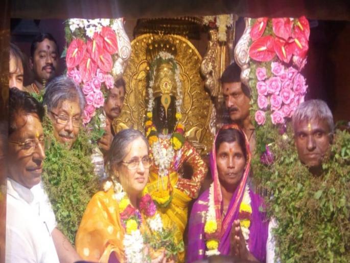 chandrakant patil perform pooja at vitthal temple on the occasion on kartiki ekadashi pandharpur | मराठा समाजाचं आरक्षण कोर्टात टिकू दे, चंद्रकांत पाटील यांचं विठुरायाला साकडं chandrakant patil perform pooja at vitthal temple on the occasion on kartiki ekadashi pandharpur | मराठा समाजाचं आरक्षण कोर्टात टिकू दे, चंद्रकांत पाटील यांचं विठुरायाला साकडं