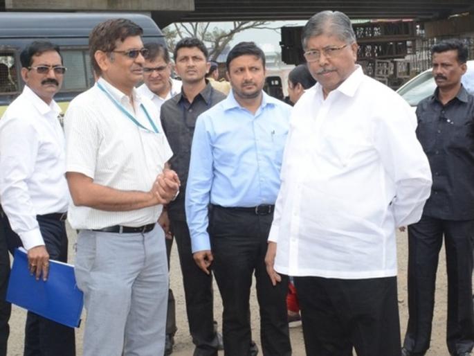 chandrakant patil inspects Mumbai Goa highway | मुंबई-गोवा महामार्ग दुरुस्ती : चंद्रकांत पाटील यांनी घेतला कामाचा आढावा chandrakant patil inspects Mumbai Goa highway | मुंबई-गोवा महामार्ग दुरुस्ती : चंद्रकांत पाटील यांनी घेतला कामाचा आढावा