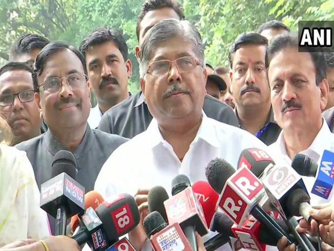 BJP-Shiv sena Mahayuti will be the form government & Devendra Fadnavis will be the Chief Minister - Chandrakant Patil | शिवसेनेच्या प्रस्तावासाठी दारं २४ तास खुली; भाजपाने माघारीची शक्यता 'शत-प्रतिशत' फेटाळली! BJP-Shiv sena Mahayuti will be the form government & Devendra Fadnavis will be the Chief Minister - Chandrakant Patil | शिवसेनेच्या प्रस्तावासाठी दारं २४ तास खुली; भाजपाने माघारीची शक्यता 'शत-प्रतिशत' फेटाळली!