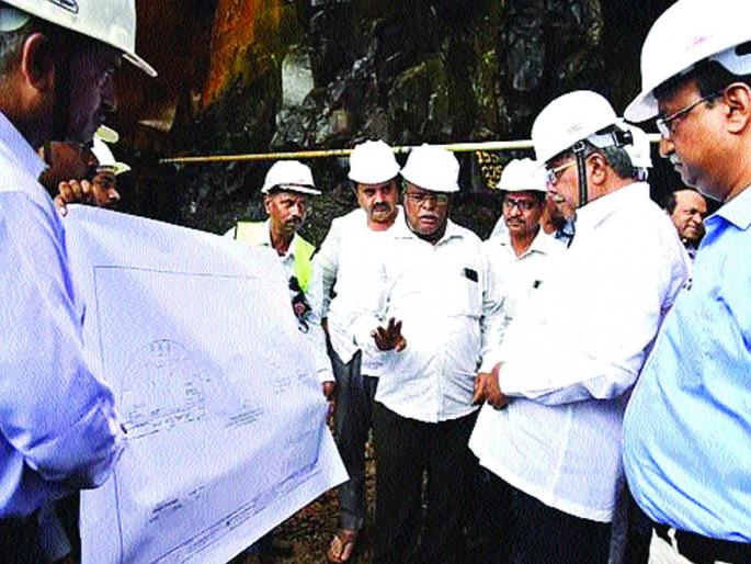 Public-Works Minister made Mumbai-Goa highway survey | साार्वजनिक बांधकाममंत्र्यांनी केली मुंबई-गोवा महामार्गाची पाहणी