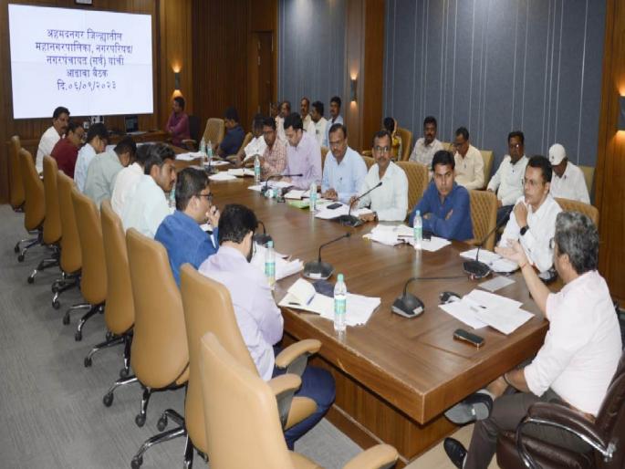 In the wake of drought, give work to Rohoyotan Magel, District Collector's instructions | दुष्काळाच्या पार्श्वभूमीवर रोहयोतून मागेल त्याला काम द्या, जिल्हाधिकाऱ्यांच्या सूचना In the wake of drought, give work to Rohoyotan Magel, District Collector's instructions | दुष्काळाच्या पार्श्वभूमीवर रोहयोतून मागेल त्याला काम द्या, जिल्हाधिकाऱ्यांच्या सूचना