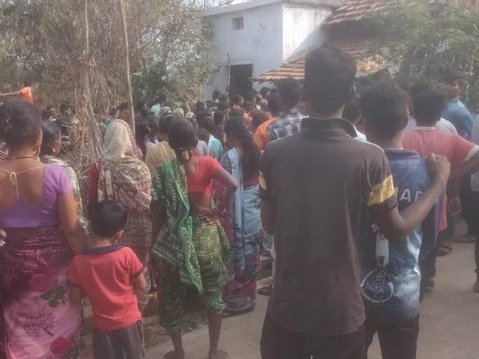 Killing of wife with two daughters by head of family | धक्कादायक! कुटुंब प्रमुखाकडून दोन मुलींसह पत्नीची हत्या; मुलगा पहाटे घराबाहेर जाताच हत्याकांड Killing of wife with two daughters by head of family | धक्कादायक! कुटुंब प्रमुखाकडून दोन मुलींसह पत्नीची हत्या; मुलगा पहाटे घराबाहेर जाताच हत्याकांड