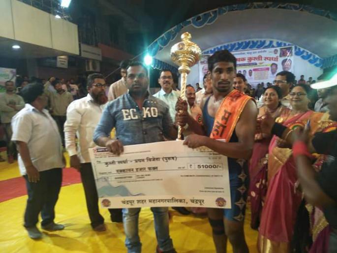 Honorable President of 'Balachipal Exercise School' Chandrapur Kesari! | वाशिमच्या शिरपेचात मानाचा तुरा : बालगोपाल व्यायाम शाळेला ‘चंद्रपूर केसरी’चा सन्मान! Honorable President of 'Balachipal Exercise School' Chandrapur Kesari! | वाशिमच्या शिरपेचात मानाचा तुरा : बालगोपाल व्यायाम शाळेला ‘चंद्रपूर केसरी’चा सन्मान!