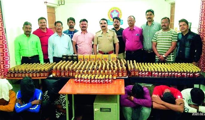 Chandrapur's liquor smuggler behind bar in Nagpur: reserves of foreign liquor seized | नागपुरात चंद्रपूरच्या मद्यतस्करांची टोळी जेरबंद : विदेशी मद्याचा साठा जप्त