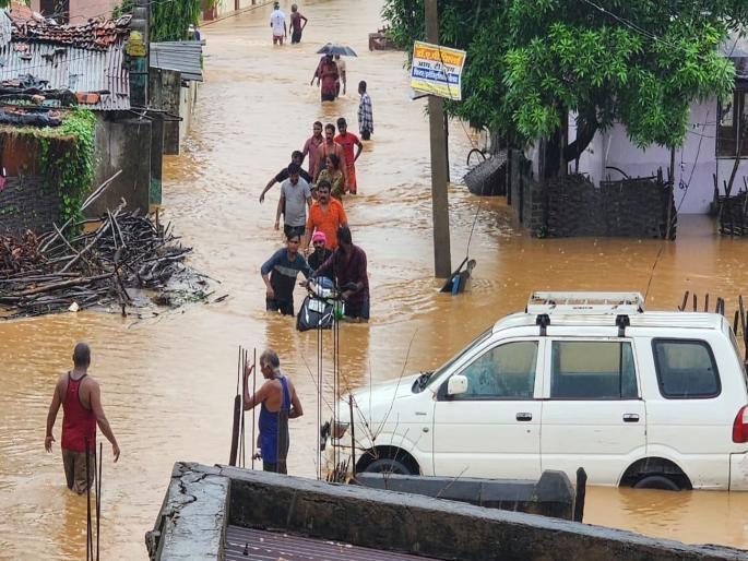 Mama lake in Chichappalli burst, water entered 300 houses; Deliver relief work immediately, Mungantiwar instructed | मामा तलाव फुटला, 300 घरात शिरलं पाणी; तातडीने मदतकार्य पोहोचवा, मुनगंटीवार यांचे जिल्हाधिकाऱ्यांना निर्देश Mama lake in Chichappalli burst, water entered 300 houses; Deliver relief work immediately, Mungantiwar instructed | मामा तलाव फुटला, 300 घरात शिरलं पाणी; तातडीने मदतकार्य पोहोचवा, मुनगंटीवार यांचे जिल्हाधिकाऱ्यांना निर्देश