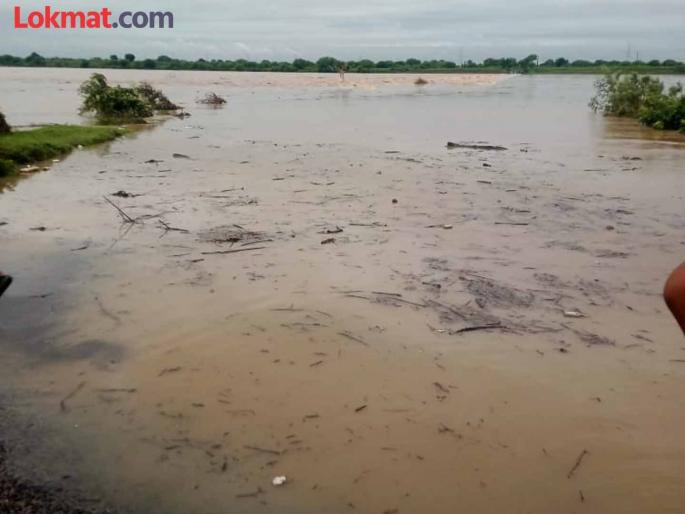 Heavy rains lashed Chandrapur district, railway tunnel also submerged; Normal life disrupted | चंद्रपूर जिल्ह्याला मुसळधार पावसाचा तडाखा, रेल्वे बोगदाही पाण्यात; जनजीवन विस्कळीत Heavy rains lashed Chandrapur district, railway tunnel also submerged; Normal life disrupted | चंद्रपूर जिल्ह्याला मुसळधार पावसाचा तडाखा, रेल्वे बोगदाही पाण्यात; जनजीवन विस्कळीत