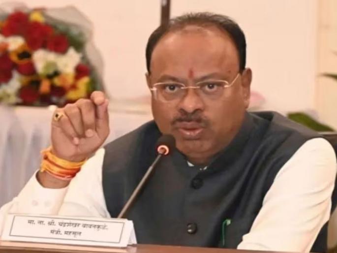 Revenue Minister Chandrashekhar Bawankule directed to take legal action against those guilty of making fake maps | बनावट नकाशे : एसआयटी अहवालानुसार कारवाई, मुंबईतील गैरप्रकारांबाबत बावनकुळेंचे निर्देश Revenue Minister Chandrashekhar Bawankule directed to take legal action against those guilty of making fake maps | बनावट नकाशे : एसआयटी अहवालानुसार कारवाई, मुंबईतील गैरप्रकारांबाबत बावनकुळेंचे निर्देश