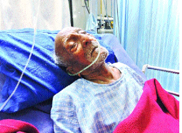 The joke of the soldier fighting against Pakistan has been redefined for over 50 years: the battle over the border; The administration has hit the helm of the land for the space | पाकिस्तान विरोधात लढलेल्या सैनिकाची थट्टा ५० वर्षांपासून लालफितीचा कारभार : सीमेवर पराक्रम गाजवला; पैसे भरूनही जागेसाठी प्रशासनाने मारायला लावलेत हेलपाटे The joke of the soldier fighting against Pakistan has been redefined for over 50 years: the battle over the border; The administration has hit the helm of the land for the space | पाकिस्तान विरोधात लढलेल्या सैनिकाची थट्टा ५० वर्षांपासून लालफितीचा कारभार : सीमेवर पराक्रम गाजवला; पैसे भरूनही जागेसाठी प्रशासनाने मारायला लावलेत हेलपाटे