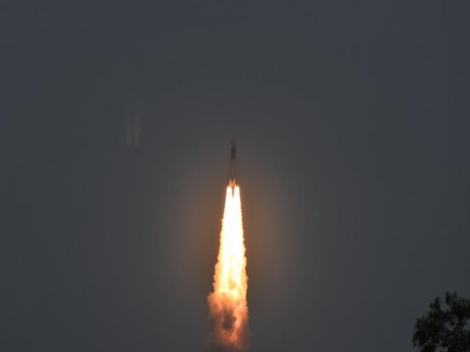 Chandrayaan-2 : After Chandrayaan 2's successful launch, celebrated Chandrostav at the Satish Dhawan Space Center | Chandrayaan-2 : चांद्रयान २ च्या यशस्वी प्रक्षेपणानंतर सतीश धवन अंतराळ केंद्रात चंद्रोत्सव साजरा  Chandrayaan-2 : After Chandrayaan 2's successful launch, celebrated Chandrostav at the Satish Dhawan Space Center | Chandrayaan-2 : चांद्रयान २ च्या यशस्वी प्रक्षेपणानंतर सतीश धवन अंतराळ केंद्रात चंद्रोत्सव साजरा