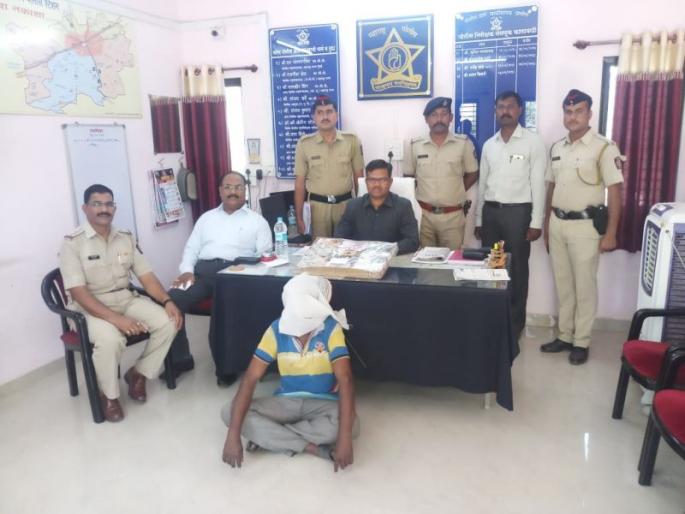 Thieves killed a cousin in the theft of forty-six, thieves | चाळीसगावातील चोरी प्रकरणात चुलत भाऊच निघाला चोर