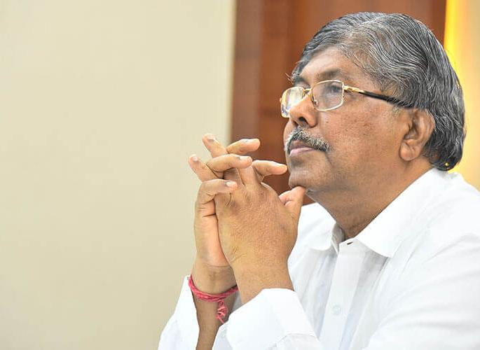 Chandrakantdada was ridiculed by social media | सोशल मीडियाने चंद्रकांतदादांची उडवली खिल्ली Chandrakantdada was ridiculed by social media | सोशल मीडियाने चंद्रकांतदादांची उडवली खिल्ली