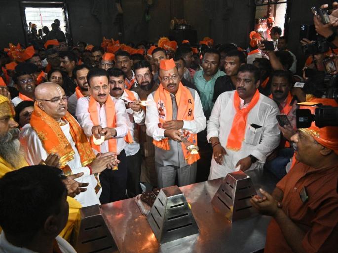 BJP MLA Chandrashekahr Bawankule took darshan of Kalarama temple in nashik | भारतीय जनता पक्षाचे प्रदेशाध्यक्ष चंद्रशेखर बावनकुळे यांनी घेतले काळारामाचे दर्शन BJP MLA Chandrashekahr Bawankule took darshan of Kalarama temple in nashik | भारतीय जनता पक्षाचे प्रदेशाध्यक्ष चंद्रशेखर बावनकुळे यांनी घेतले काळारामाचे दर्शन
