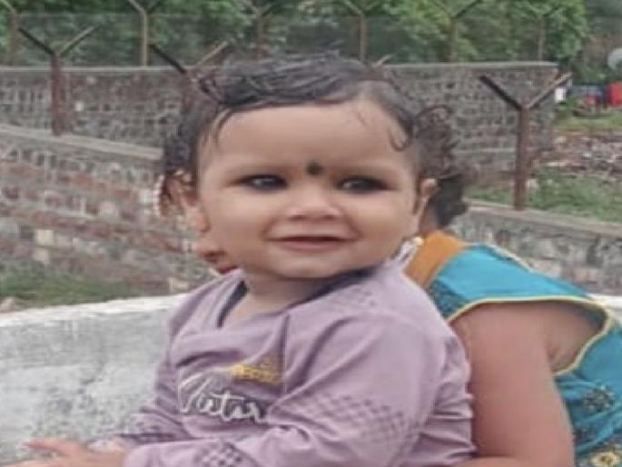 Eleven month old boy dies after falling into drain in Chandur Kolhapur | Kolhapur: अकरा महिन्याच्या बालकाचा गटारीत पडून मृत्यू, परिसरात हळहळ Eleven month old boy dies after falling into drain in Chandur Kolhapur | Kolhapur: अकरा महिन्याच्या बालकाचा गटारीत पडून मृत्यू, परिसरात हळहळ