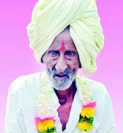 Comforting; 104-year-old from Shelve overcomes corona | दिलासादायक; शेळवे येथील १०४ वर्षांच्या वृद्धाची कोरोनावर मात Comforting; 104-year-old from Shelve overcomes corona | दिलासादायक; शेळवे येथील १०४ वर्षांच्या वृद्धाची कोरोनावर मात