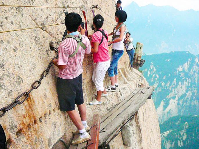 extreme tourism in the world | डर के आगे क्या है? जीत? या मौत?... extreme tourism in the world | डर के आगे क्या है? जीत? या मौत?...