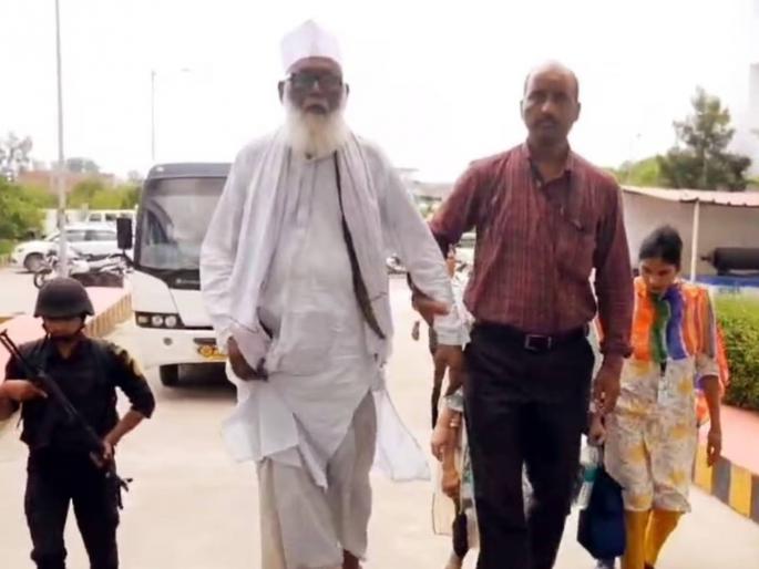 Rs 106 crore in 40 bank accounts, ED raids 15 places of Chhangur Baba Big information revealed | ४० बँक खात्यांमध्ये १०६ कोटी रुपये, छांगूर बाबाच्या १५ ठिकाणी ईडीचे छापे; मोठी माहिती उघड Rs 106 crore in 40 bank accounts, ED raids 15 places of Chhangur Baba Big information revealed | ४० बँक खात्यांमध्ये १०६ कोटी रुपये, छांगूर बाबाच्या १५ ठिकाणी ईडीचे छापे; मोठी माहिती उघड