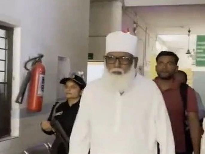 ED raids in Chhangur Baba conversion case; Suspicion of money being diverted abroad from 40 bank accounts | छांगुरबाबा धर्मपरिवर्तनप्रकरणी ईडीचे छापे; ४० बँक खात्यांतून पैसे परदेशात वळवल्याचा संशय ED raids in Chhangur Baba conversion case; Suspicion of money being diverted abroad from 40 bank accounts | छांगुरबाबा धर्मपरिवर्तनप्रकरणी ईडीचे छापे; ४० बँक खात्यांतून पैसे परदेशात वळवल्याचा संशय